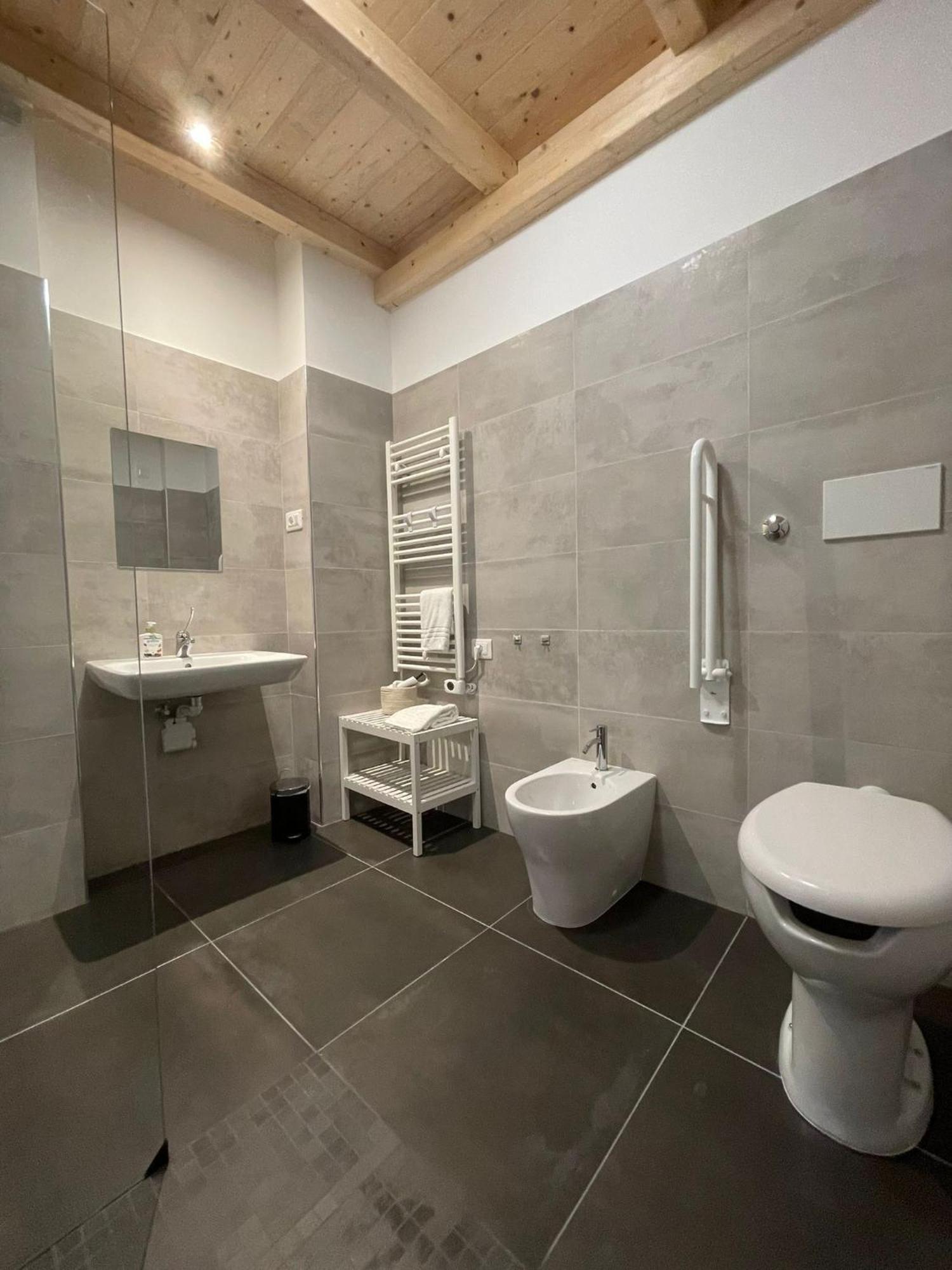 Aloe Comfort Rooms Пескара Экстерьер фото